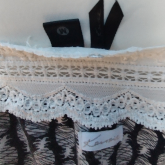 Kensie top Medium - Picture 12 of 15